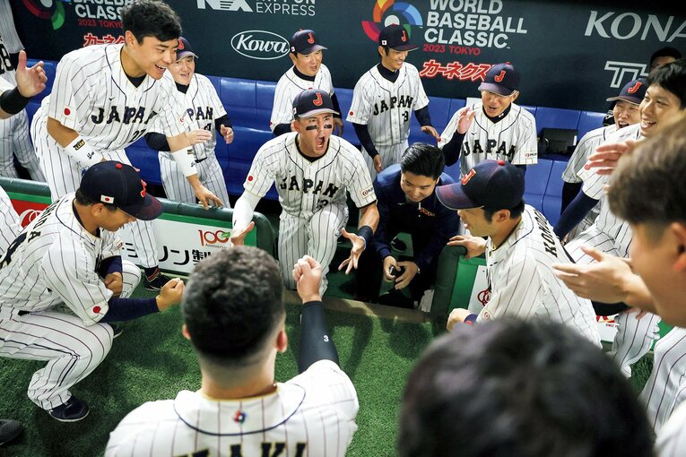 WBCの1次ラウンドの韓国戦前、ベンチで初の”声出し”をしたヌートバー　©︎KYODO