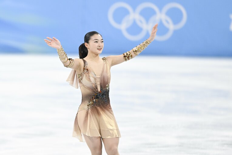 「泣いてる場合じゃない」新女王・坂本花織と中野コーチが守った“フィギュアの品格” 「20年前のスケート」発言のタラソワへ伝えたいこと(60)