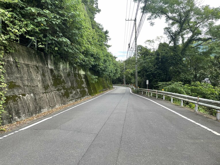 【7月現地取材】蔦文也監督時代に選手が走った西山。池田高から吉野川を挟んだ対岸にある　©NumberWeb