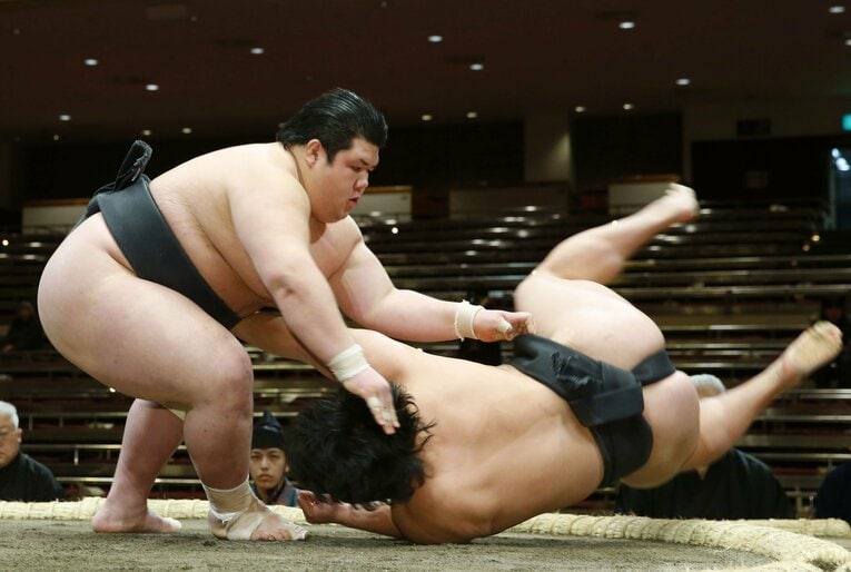 前相撲に登場し、初土俵を白星で飾った阿武咲（2013年1月）　©︎KYODO
