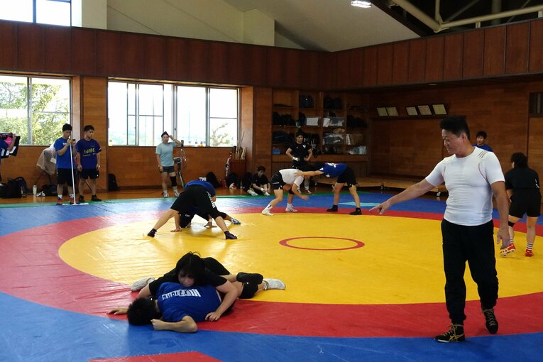 地元・三重県いなべ市で娘を指導する藤波俊一さん　©Koji Fuse