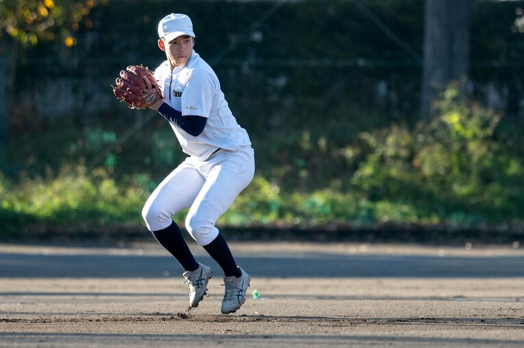 軽快な動きを見せる森井　©Takashi Shimizu