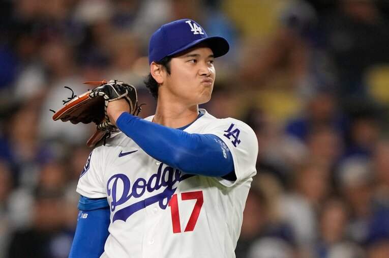 ドジャース3年目、投手として抜群のスタートを切った大谷翔平。サイ・ヤング賞受賞の可能性はどれだけ現実的か ／ photograph by AP/AFLO