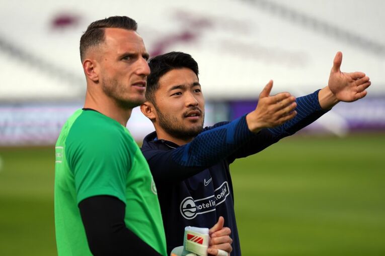 この試合に向けて、チームメートと円滑にコミュニケーションを取る姿も　©Getty Images