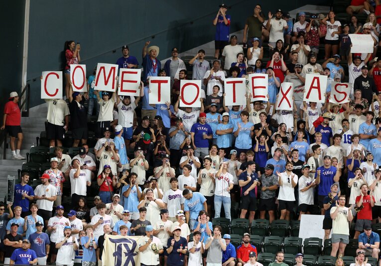 8月の敵地・レンジャーズ戦では、現地ファンから「COME TO TEXAS」のラブコールも　©JIJI PRESS