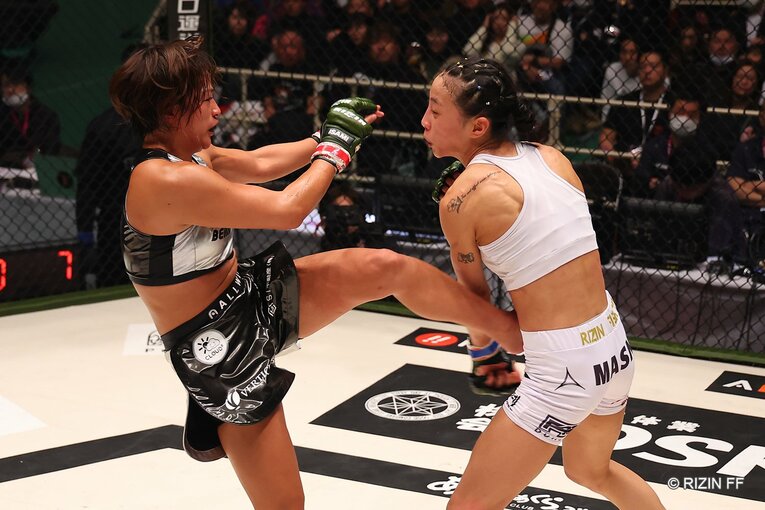 RENAvsシン・ユリ　©RIZIN FF