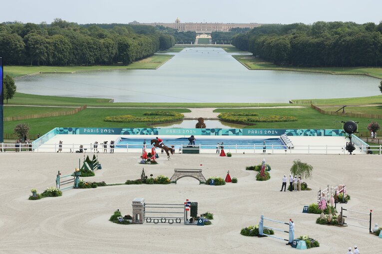 パリ五輪、ヴェルサイユ宮殿前の馬術会場　©Tetsuya Higashikawa/JMPA