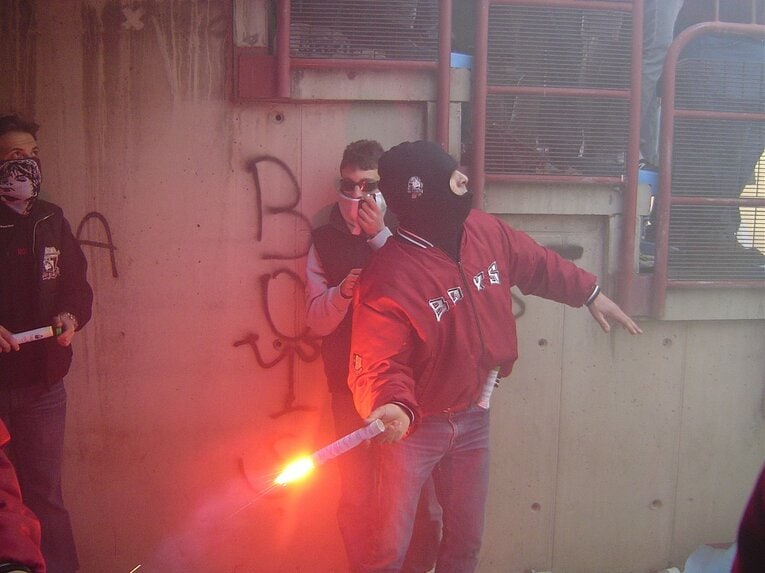 実録・無法ウルトラスに潜入（4）「殺せ！」の怒号が響くダービー。(3)