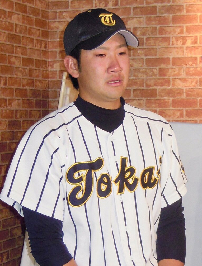 ドラフト直後の大会（関東地区大学野球選手権）で逆転サヨナラ負け。涙する菅野　©JIJI PRESS