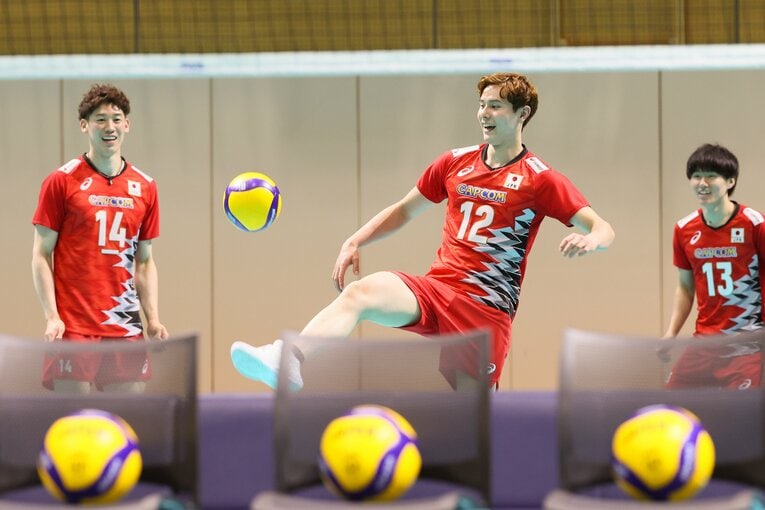 バレーボール界を代表する選手に成長した高橋藍（中央）©︎JIJI PRESS