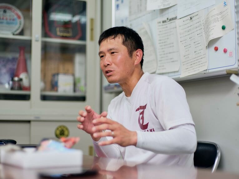 高崎高校野球部の飯野監督　©Yuki Suenaga