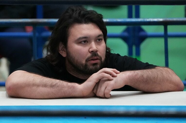 セコンドにつくウルフアロン。11月8日、東祥アリーナ安城　©Essei Hara