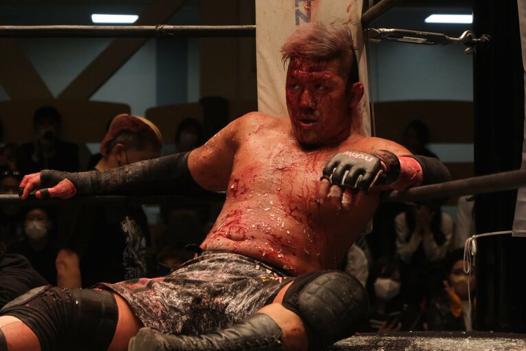 「デスマッチ・イズ・マイライフ」妻の急死を乗り越えた“クレイジー・キッド”竹田誠志の決意「蛍光灯やカミソリで傷つけ…でもそれが生きがい」(82)