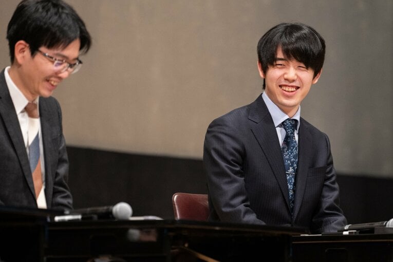 普段の公式戦では見られない……藤井聡太竜王・名人の素朴な笑顔と“素の表情”（全20枚超）　©Nanae Suzuki