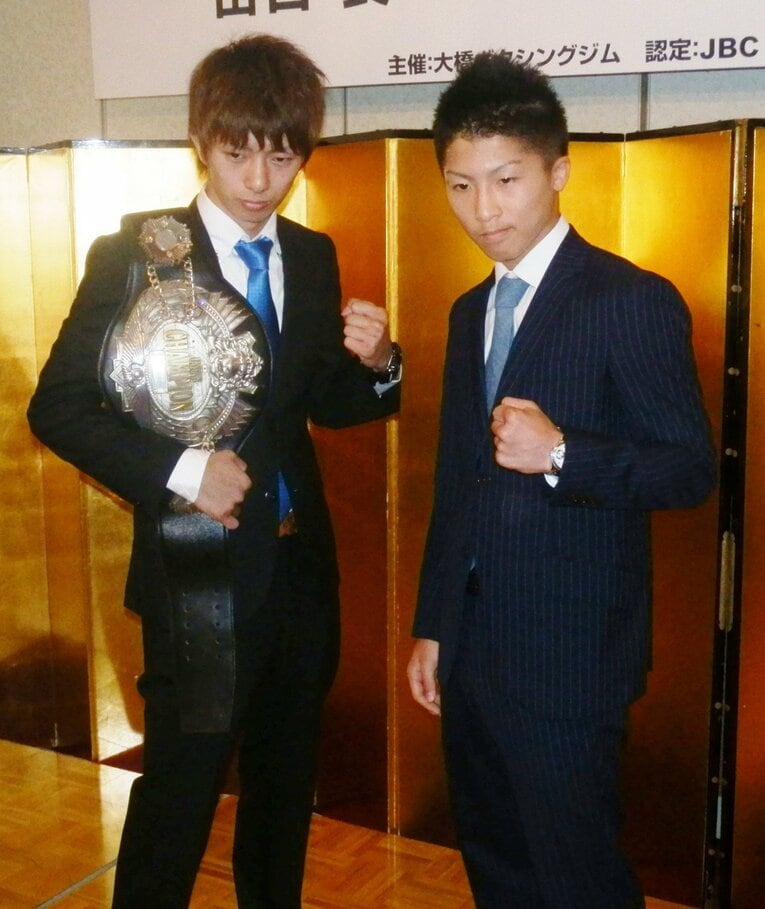 記者会見当時の田口と井上（2013年）©JIJI PRESS