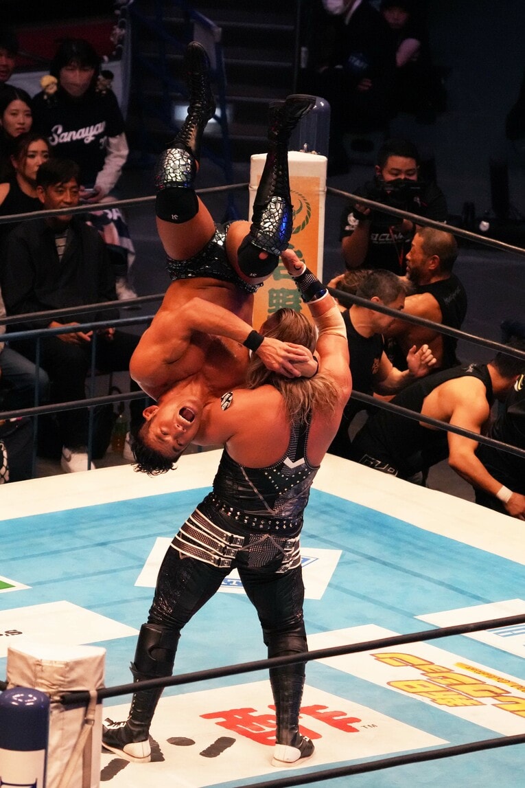 逆転を狙うSANADA