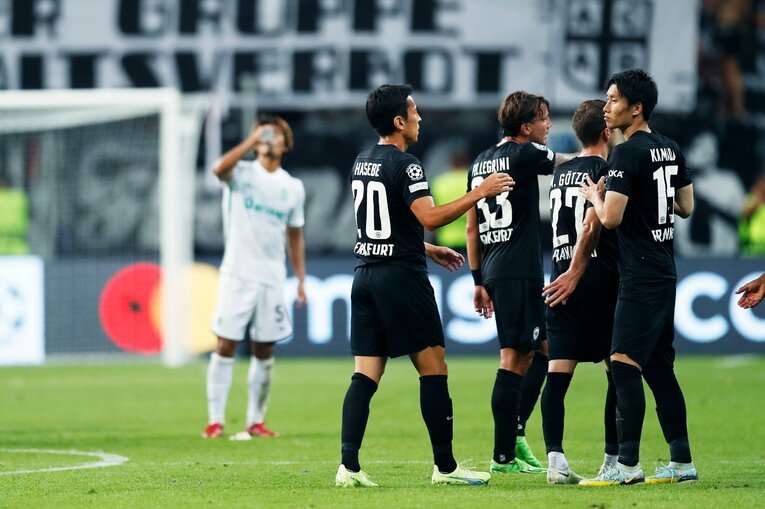 「“鎌田大地と守田英正が一緒に写った1枚”を狙いたいけど…」「長谷部誠はすでにコーチのように」CL日本人対決と“美しい夕焼け”撮影ウラ話(36)