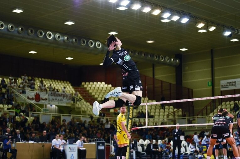 厳選写真！石川祐希、バレー世界最高峰・イタリアリーグで戦う姿。(9) ／ photograph by Itaru Chiba