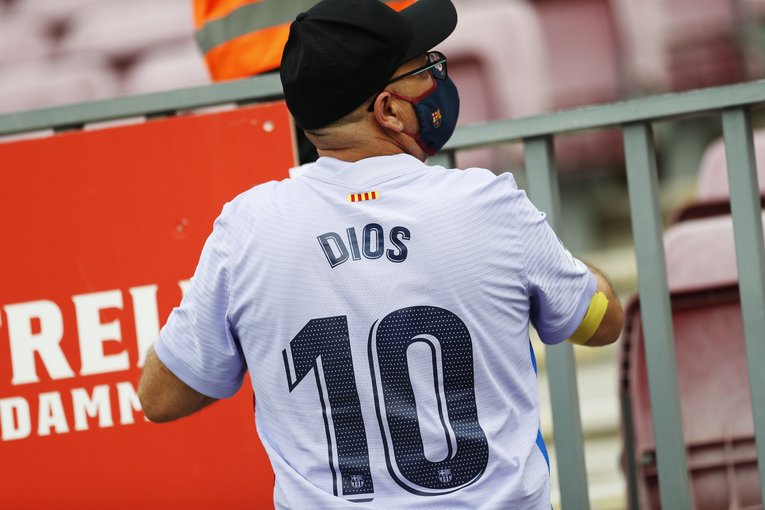 “メッシが去ったバルサとカンプノウ初戦”はどんな雰囲気だったか… 背番号10のファンと「前半10分のメッシコール＋ブーイング」〈現地撮影〉(11)