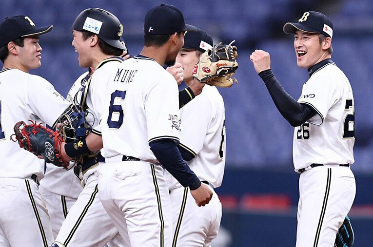 コーチ兼任選手としてオリックスに加入した能見篤史（41歳）。苦しいブルペン事情を支える活躍を見せている ／ photograph by Sankei Shimbun