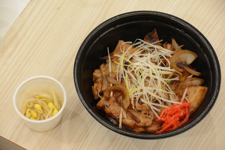 潜入した試食会の様子　©Carlos Yabuki