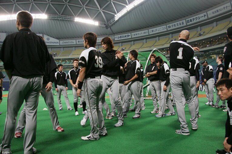 2007年の日本シリーズを優勝した中日　©BUNGEISHUNJU