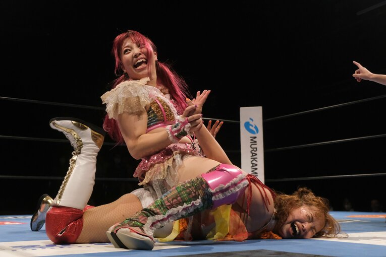 JTOではグラウンドにも力を入れており、神姫楽も関節技を使いこなす　©Norihiro Hashimoto