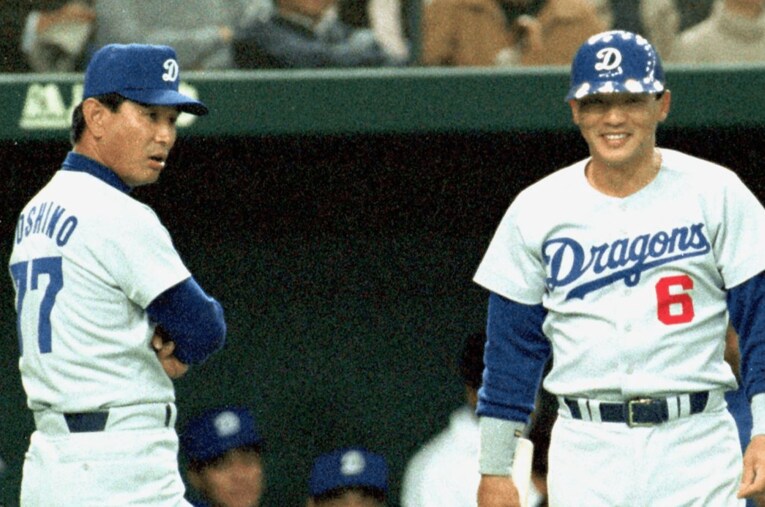 中日時代の星野仙一監督と落合博満（1991年撮影）。不仲説が流れた2人の本当の関係とは　©Sankei Shimbun