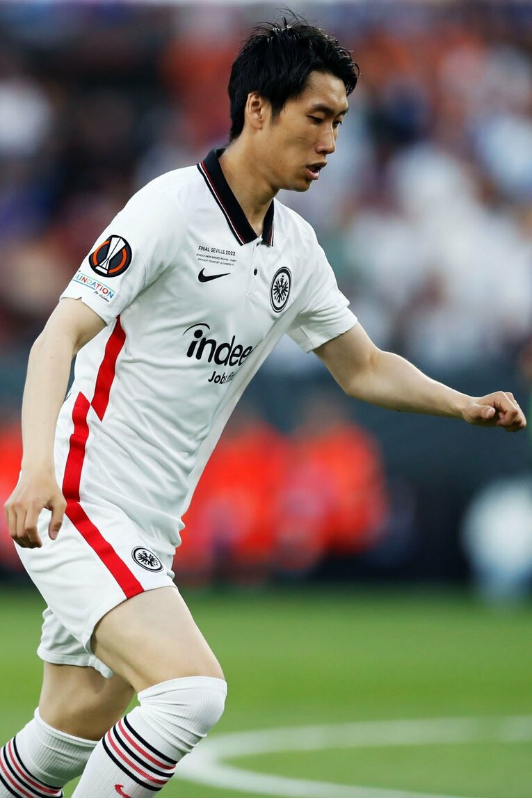 鎌田大地の号泣と“日の丸スパイク”に思い出す4年前の「カタールW杯には絶対出たいですよ」 長谷部誠とのEL優勝写真に“秘められた熱量”とは(55)