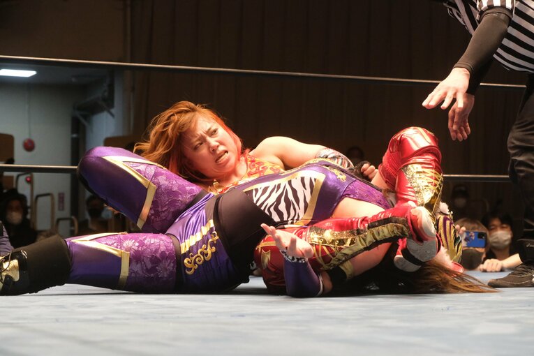 試合後“初肉声”は「悔しい」 タイガー・クイーンが6連勝も“必殺技なし”の大苦戦…好敵手たちとの“再戦”が今後のカギに？(18)