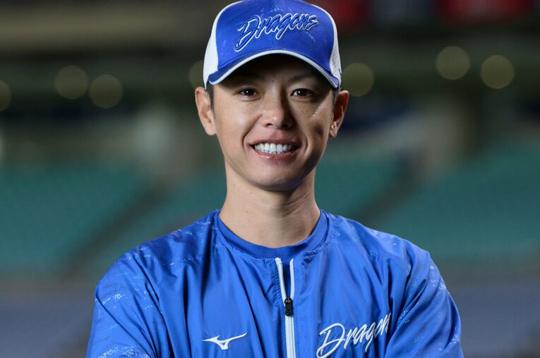 中日ドラゴンズ、浅尾拓也・投手コーチ（40歳）。現役引退翌年の2019年から二軍の投手コーチを務め、今季から一軍に昇格 ／ photograph by Hirofumi Kamaya