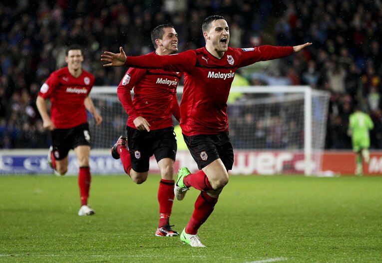 赤いユニフォームになったカーディフ（2012年）©Getty Images