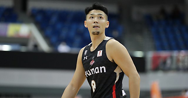 個々の気持ちが切れて 大阪エヴェッサ 1勝3敗 逆輸入ルーキーズ 揃えるも 早くも正念場 Bリーグ Number Web ナンバー