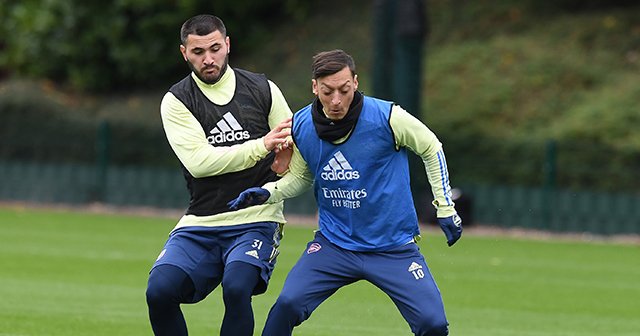 絶不調アーセナルと週給4900万円の 生きた化石 エジル 古典的ナンバー10にもう出番はないのか 4 4 プレミアリーグ Number Web ナンバー