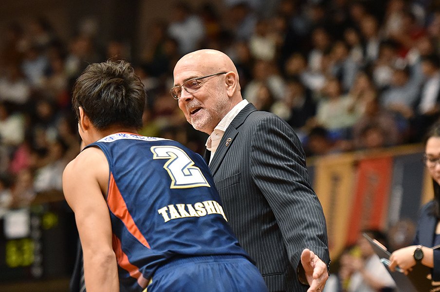 安定しない横浜ビーコルの守備。新HCの改革はいつ実を結ぶか。<Number Web> photograph by B.LEAGUE