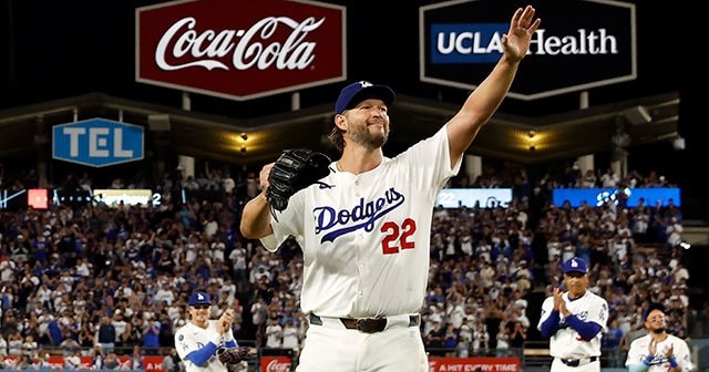 超希少】MLB シドニー開幕戦2014記念フラッグ ドジャースカーショー