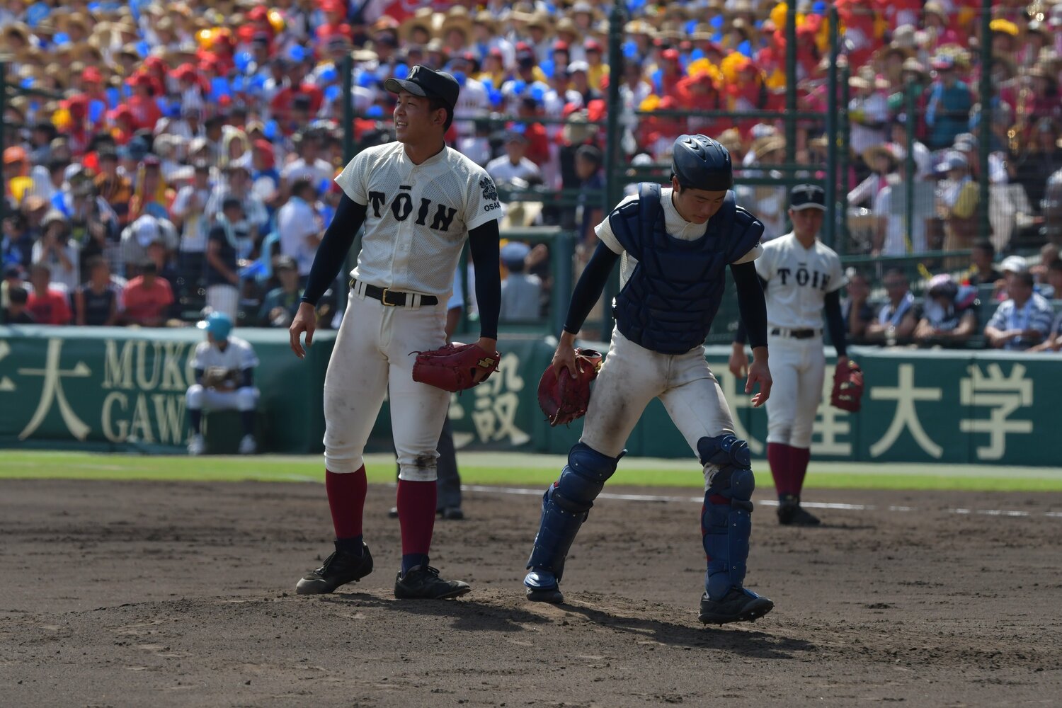 2018年夏の甲子園。マウンド上のエース柿木に声をかける小泉　©Hideki Sugiyama