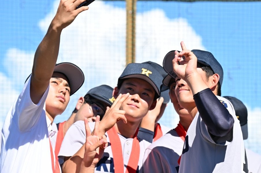 高校野球の“スマホ禁止・暴力”に慶応の選手がズバリ「判断の機会を奪っている」現地記者が“はじめて聞いた”発言録…いま思う慶応野球の真実＜Number Web＞ photograph by Naoya Sanuki