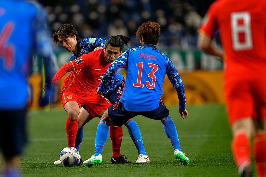 中国相手に試合はほぼ支配したが、与えたシュート2本は反省点と三都主は指摘する　©Takuya Sugiyama/JMPA