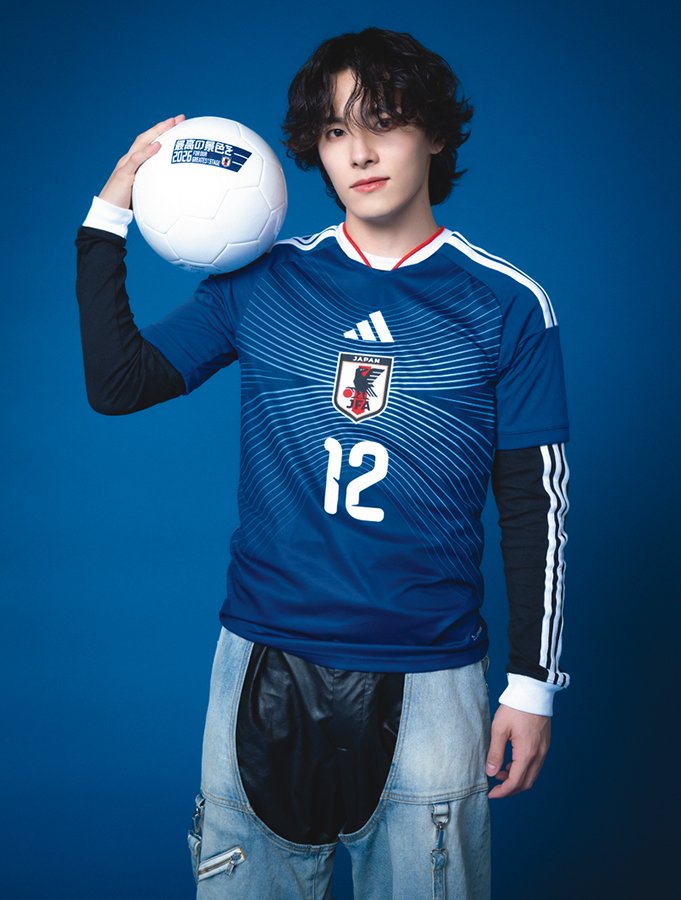 川西拓実 Takumi Kawanishi 1999年6月23日生、兵庫県出身。「JO1」のメンバー。幼少期から15年間野球に打ち込む。巨人ファンで始球式では125kmを記録した剛腕 Asami Enomoto