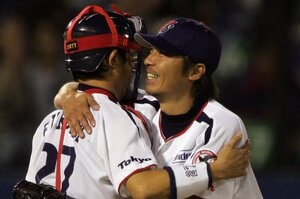 「もう二度と、スワローズと関わりたくない」高津臣吾が味わった絶望…古田敦也も絶句「この人は何を言っているんだ」「敬意、感謝はないのか…」