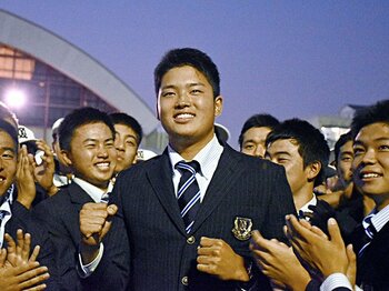 村上宗隆を一目で「この子はプロ」。高校時代の監督が語る練習法と号泣。＜Number Web＞ photograph by Kyodo News