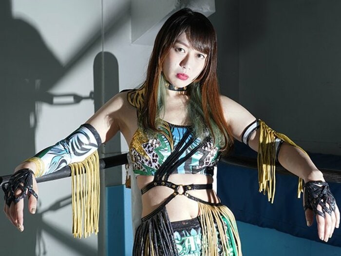 「アイドルを目指して、自己否定が止まらなくなった」 絶叫するシンデレラ、上谷沙弥はプロレスのセンターに立つ＜Number Web＞ photograph by Essei Hara