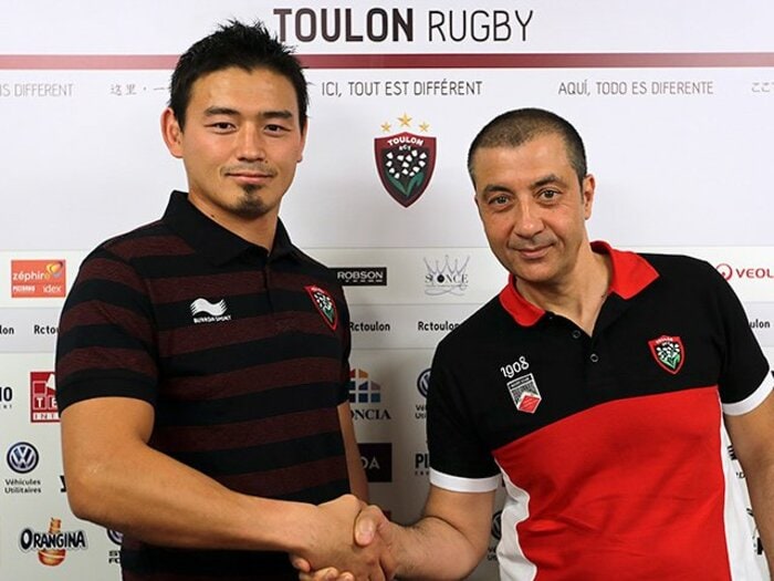 五郎丸を包み込む熱狂と「赤黒」――。新天地の強豪トゥーロン、その全貌。＜Number Web＞ photograph by AFLO