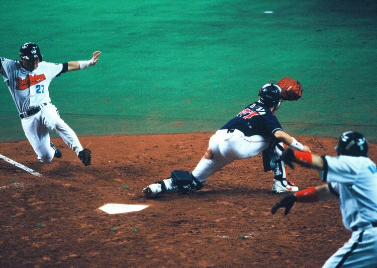 戦力外から1年… 甲子園優勝→プロでタイトル獲得の38歳が「独立Lの兼任コーチ」で投げる価値とは《近鉄最後の投手・近藤一樹》 - プロ野球 -  Number Web - ナンバー