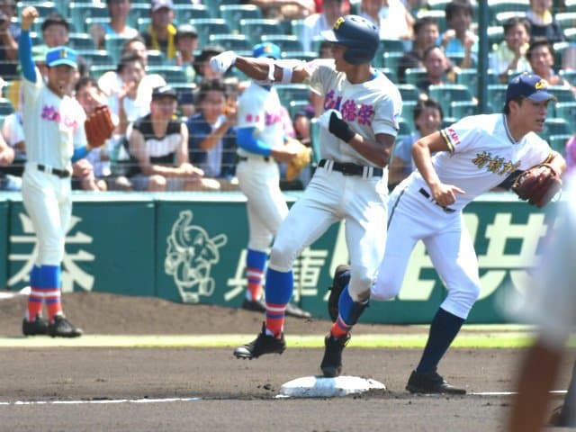 優勝校に負け続ける屈辱を経て……。花咲徳栄、初回の猛攻撃で勝つ