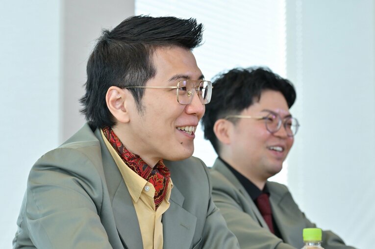 結成14年、3年連続でM-1決勝に出場したヤーレンズ（ケイダッシュステージ所属）。楢原真樹（ボケ担当、39歳、写真左）と出井隼之介（ツッコミ担当、38歳）