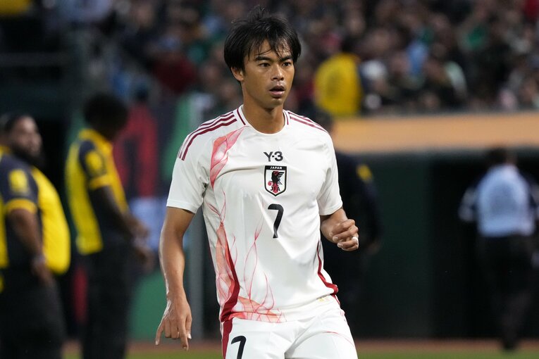 左ウイングバックのポジションで先発した三笘薫。得意のドリブルを披露する機会は少なかった　©Getty Images