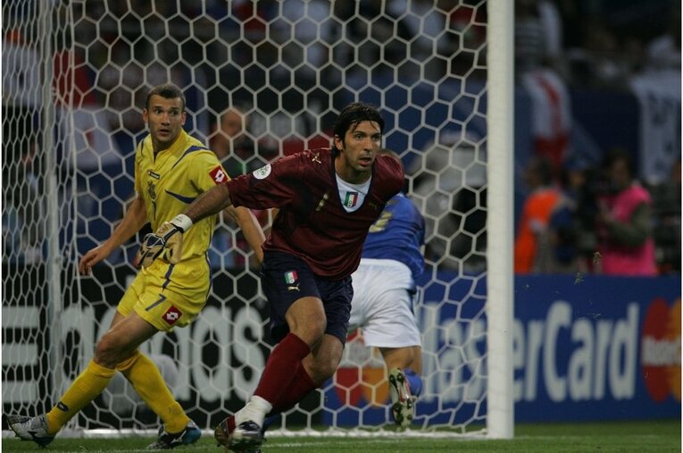 ブッフォン©JMPA