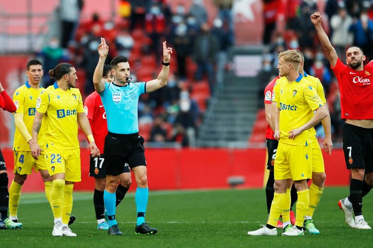 「クボはファウル覚悟で止めなければ」 残留争いで久保建英が大仕事…辛口のタクシー運転手もニコリ〈カメラマン現地取材〉(33)